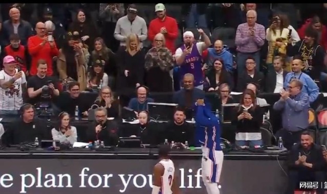 开云电子-0+0+0+0！客场两万球迷起立！20年生涯最后一舞